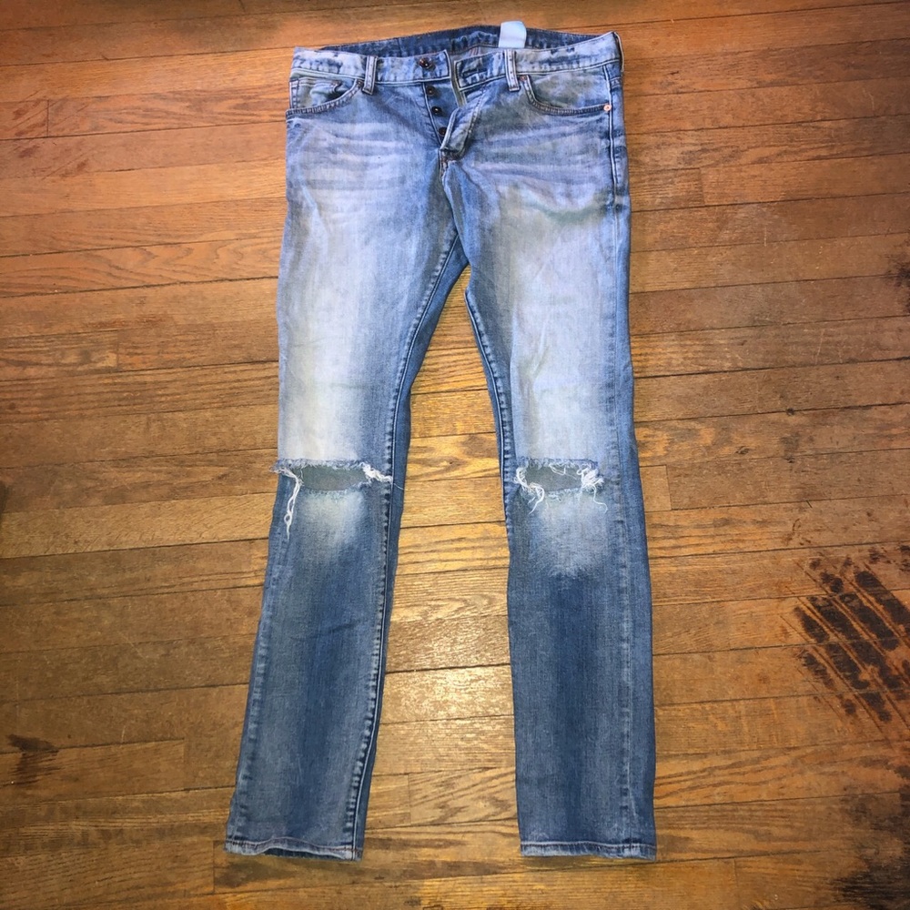 Size 32 H&M men’s jeans, lightly worn, great look